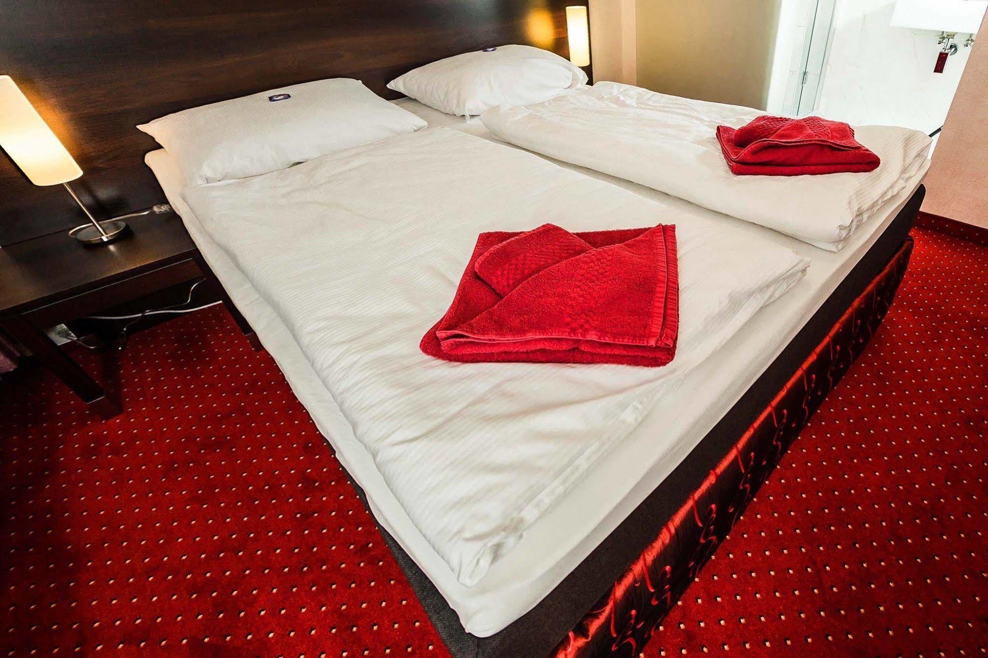 Skyhotel Мерзебург Екстериор снимка
