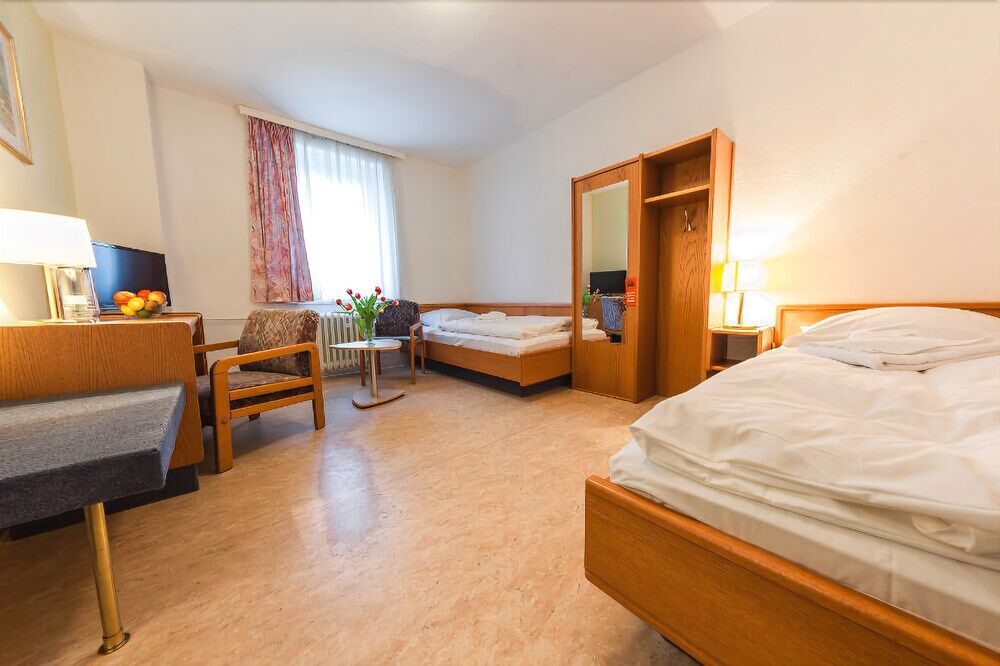 Skyhotel Мерзебург Екстериор снимка